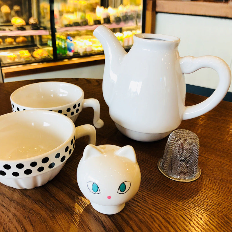 A Set Of Creative Japanese-style Tea Pots With Built-in Teapot Strainer